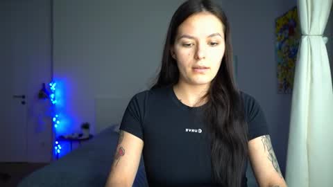 ewelynscott online show from December 3, 2025, 5:00 pm