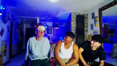 Snapshot of extrangers chatting on January 4, 2025, 12:05 pm extrangers online show from January 4, 2025, 12:05 pm