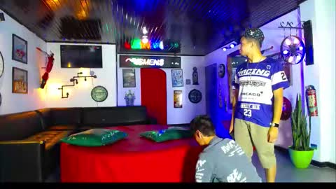 Snapshot of extrangers chatting on November 30, 2025, 1:04 pm extrangers online show from November 30, 2025, 1:04 pm