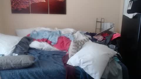 Snapshot of eyeswall0w chatting on October 13, 2025, 3:23 pm eyeswall0w online show from October 13, 2025, 3:23 pm