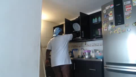 eyshaexotii online show from November 13, 2025, 3:22 pm