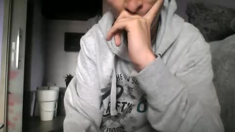 Snapshot of ezel004 chatting on November 2, 2025, 9:00 am ezel004 online show from November 2, 2025, 9:00 am