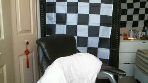 Snapshot of ezra_naamah chatting on January 8, 2025, 4:44 pm Ezra Naamah online show from January 8, 2025, 4:44 pm