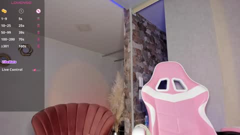 Snapshot of fabianna_laraa chatting on December 16, 2024, 8:31 am Thianna online show from December 16, 2024, 8:31 am
