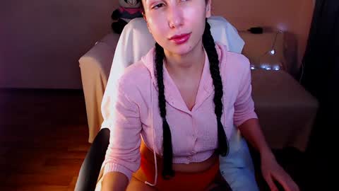 Elli  online show from December 13, 2024, 1:44 pm