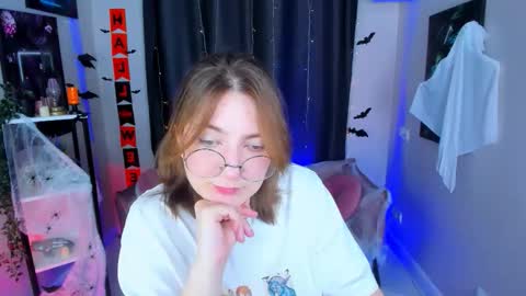 Snapshot of fairy_tara chatting on November 1, 2025, 1:35 pm Tara online show from November 1, 2025, 1:35 pm