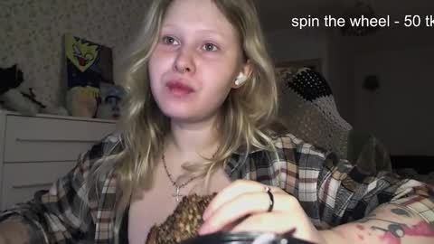 Snapshot of fairydreams_ chatting on November 9, 2025, 9:35 pm Arisha online show from November 9, 2025, 9:35 pm