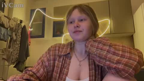 Snapshot of fairydreams_ chatting on November 14, 2025, 6:28 pm Arisha online show from November 14, 2025, 6:28 pm