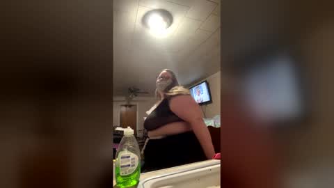 Snapshot of fairyfrostbite chatting on December 16, 2025, 4:06 am fairyfrostbite online show from December 16, 2025, 4:06 am