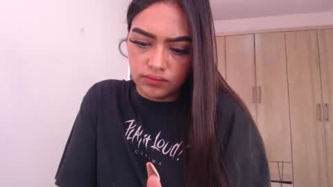 fairylatin online show from February 7, 2025, 1:43 pm