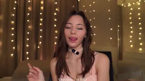 Snapshot of falinecrosthwaite chatting on December 4, 2025, 7:44 pm Kaori online show from December 4, 2025, 7:44 pm