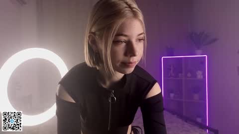 Emilia online show from February 2, 2025, 4:15 am