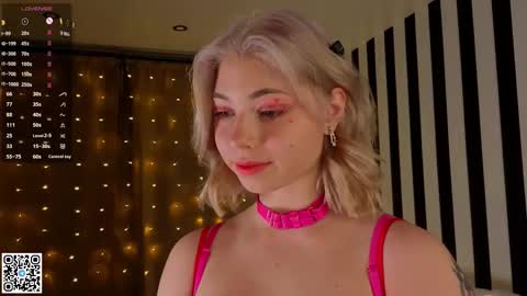 Emilia online show from November 19, 2025, 4:12 am