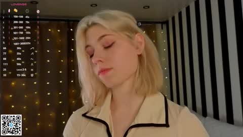 Emilia online show from December 17, 2025, 4:07 am