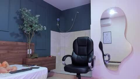 Snapshot of fallen_angel999777 chatting on September 13, 2025, 12:27 pm Megan 630 1330 -5 online show from September 13, 2025, 12:27 pm