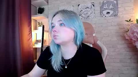 Snapshot of fancybella chatting on October 28, 2025, 3:36 pm Bella online show from October 28, 2025, 3:36 pm