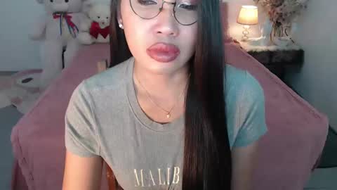 Layla online show from December 27, 2024, 2:22 pm