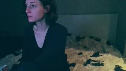 Kira online show from November 17, 2025, 11:54 pm