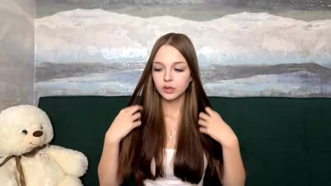 Snapshot of farahmantifel chatting on October 27, 2025, 2:21 pm Anna Scovich online show from October 27, 2025, 2:21 pm