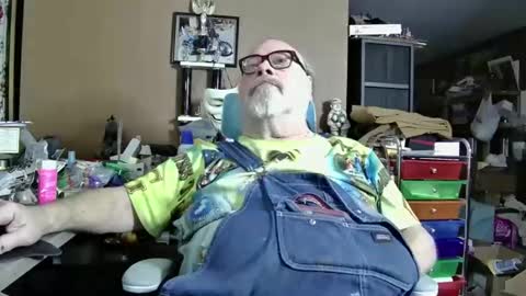 Snapshot of fatfreddythecat chatting on January 17, 2025, 2:39 am Fred. online show from January 17, 2025, 2:39 am