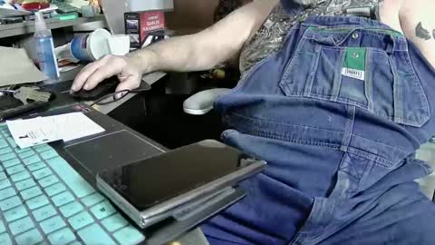 Snapshot of fatfreddythecat chatting on February 4, 2025, 10:34 pm Fred. online show from February 4, 2025, 10:34 pm