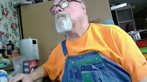 Snapshot of fatfreddythecat chatting on February 9, 2025, 4:57 am Fred. online show from February 9, 2025, 4:57 am