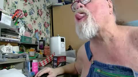 Snapshot of fatfreddythecat chatting on February 28, 2025, 6:32 am Fred. online show from February 28, 2025, 6:32 am