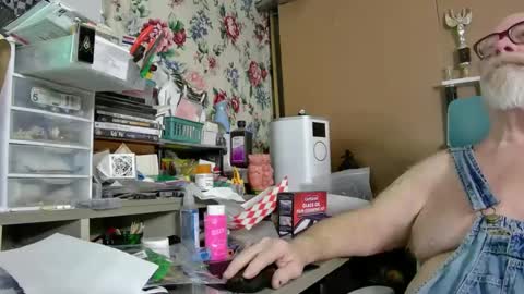 Snapshot of fatfreddythecat chatting on March 1, 2025, 1:11 am Fred. online show from March 1, 2025, 1:11 am