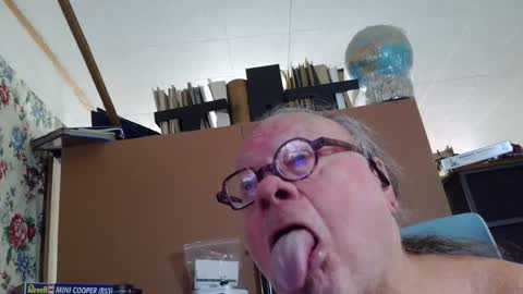 Snapshot of fatfreddythecat chatting on September 13, 2025, 8:41 pm Fred. online show from September 13, 2025, 8:41 pm