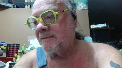 Snapshot of fatfreddythecat chatting on October 24, 2025, 6:32 am Fred. online show from October 24, 2025, 6:32 am