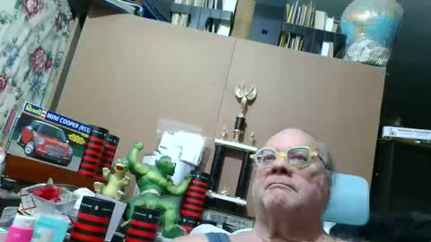 Snapshot of fatfreddythecat chatting on November 16, 2025, 2:06 am Fred. online show from November 16, 2025, 2:06 am
