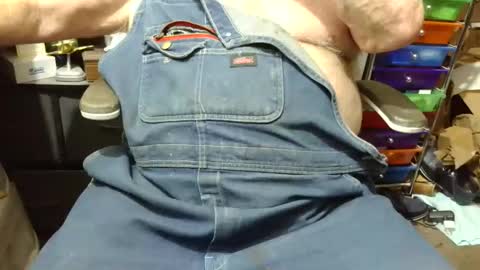 Snapshot of fatfreddythecat chatting on November 18, 2025, 12:27 am Fred. online show from November 18, 2025, 12:27 am