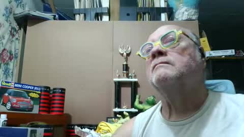 Snapshot of fatfreddythecat chatting on November 26, 2025, 11:28 pm Fred. online show from November 26, 2025, 11:28 pm