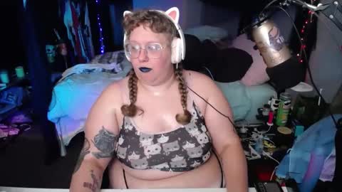 Snapshot of fatveronica chatting on January 11, 2025, 4:38 am FatVeronica online show from January 11, 2025, 4:38 am