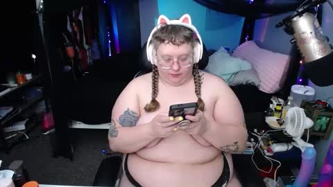 Snapshot of fatveronica chatting on February 28, 2025, 3:15 pm FatVeronica online show from February 28, 2025, 3:15 pm