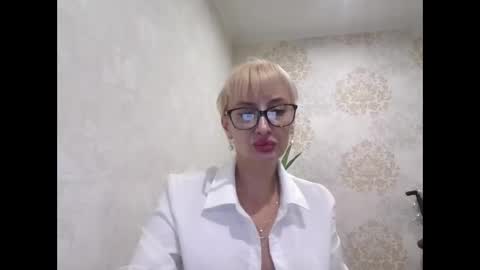 favorite_angel online show from December 29, 2024, 4:48 am