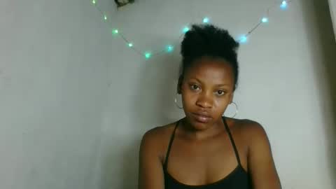 fayence09 online show from November 1, 2025, 10:12 pm