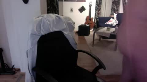 feetkissboy online show from November 7, 2025, 4:29 pm