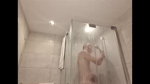 Max online show from November 5, 2025, 7:03 pm