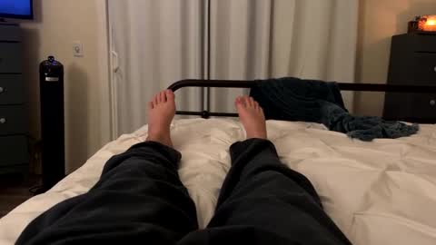 FEETOMINES online show from December 9, 2024, 3:07 am