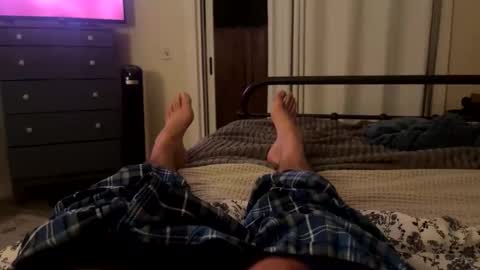 FEETOMINES online show from October 15, 2025, 2:33 am