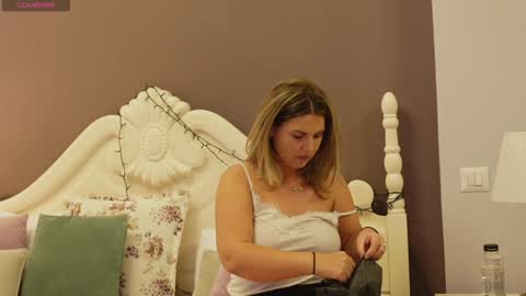 FeliciaKrige online show from January 17, 2025, 10:01 pm