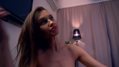 Snapshot of felissiany chatting on March 9, 2025, 7:23 am Hello im Nova online show from March 9, 2025, 7:23 am