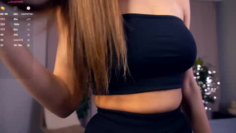 Snapshot of felissiany chatting on March 10, 2025, 4:17 am Hello im Nova online show from March 10, 2025, 4:17 am