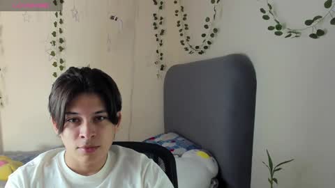 Snapshot of felix_leex chatting on February 7, 2025, 7:27 pm Felix leex online show from February 7, 2025, 7:27 pm