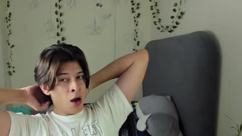 Snapshot of felix_leex chatting on February 19, 2025, 11:25 pm Felix leex online show from February 19, 2025, 11:25 pm