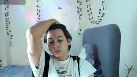 Snapshot of felix_leex chatting on February 28, 2025, 10:39 pm Felix leex online show from February 28, 2025, 10:39 pm