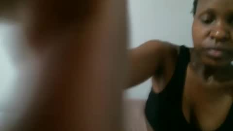 Snapshot of femaqueen chatting on March 2, 2025, 8:27 am Navil online show from March 2, 2025, 8:27 am