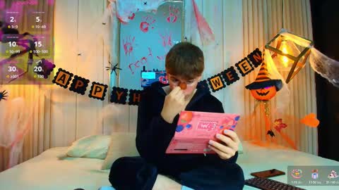 Snapshot of femboy_max chatting on October 26, 2025, 12:55 pm Femboy Max online show from October 26, 2025, 12:55 pm