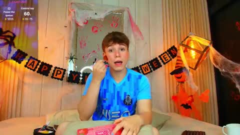 Snapshot of femboy_max chatting on October 27, 2025, 12:31 pm Femboy Max online show from October 27, 2025, 12:31 pm